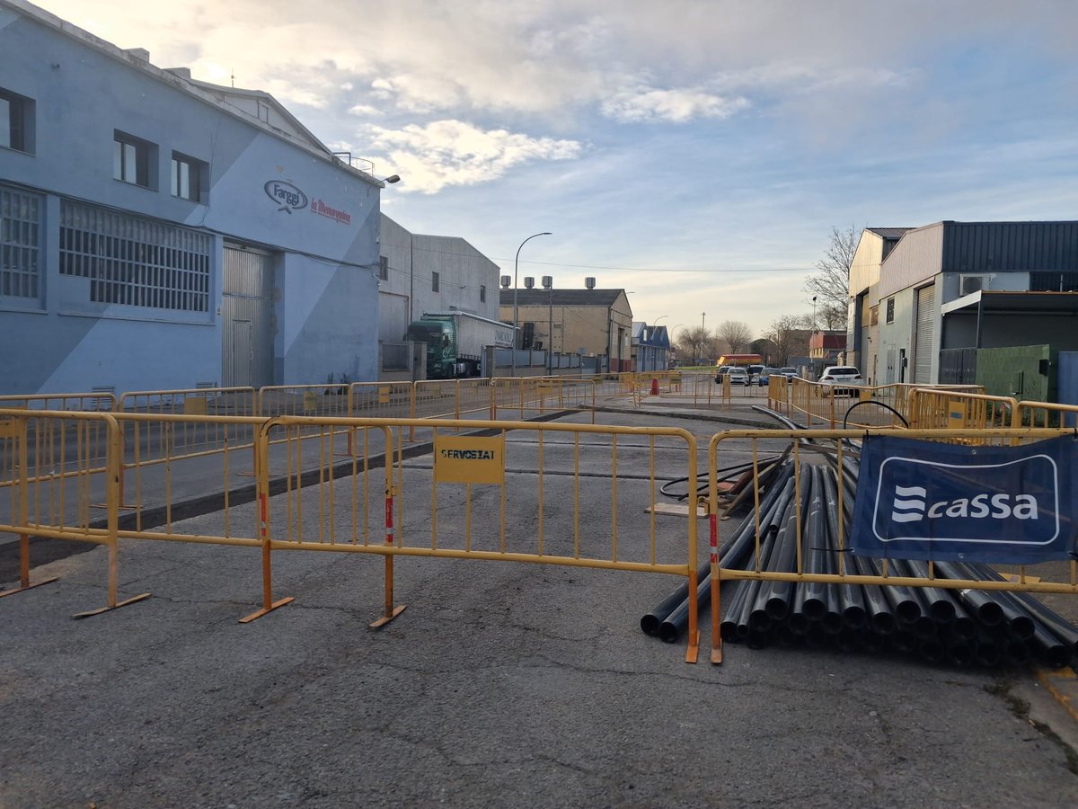 GrupCASSA's tweet image. 🚧💧 Segueixen avançant a bon ritme les obres de renovació de la xarxa d’abastament d’aigua a l’Av. Camí Reial de #Palau-solità i Plegamans

✔️Ja hem finalitzat el tercer tram de les obres

✔️A nivell global, renovarem 800 metres lineals de conduccions

#PSiP #CASSA