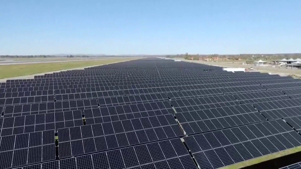 شركة المرافق الإيطالية إنيل تطلق شريحة جديدة من برنامج إعادة شراء أسهم بمليار يورو الأسواق العربية _Business 