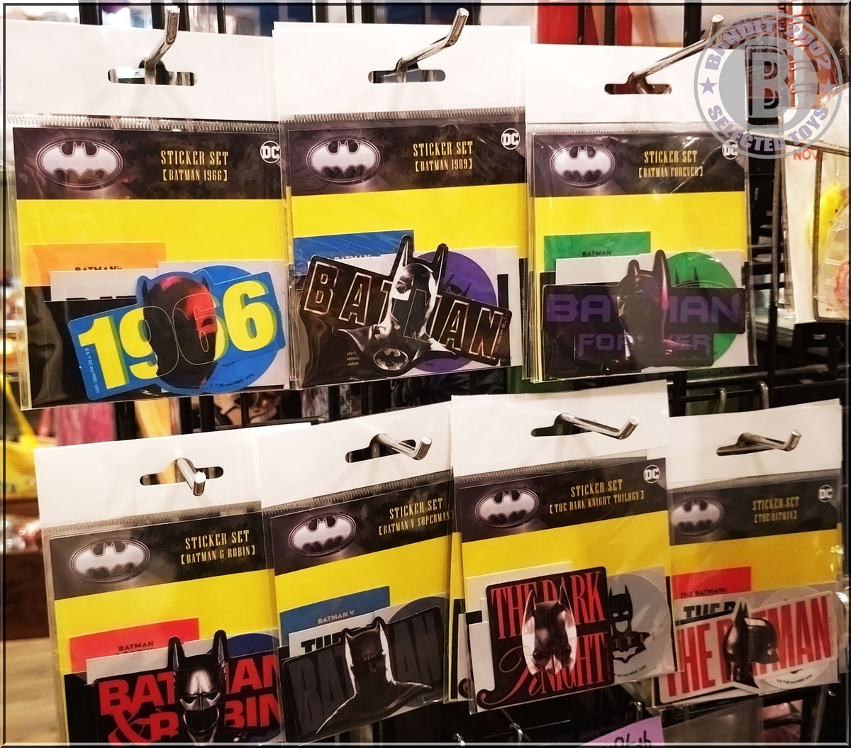 再入荷】バットマンBATMAN 85周年記念ステッカーセット 「1966」「1989