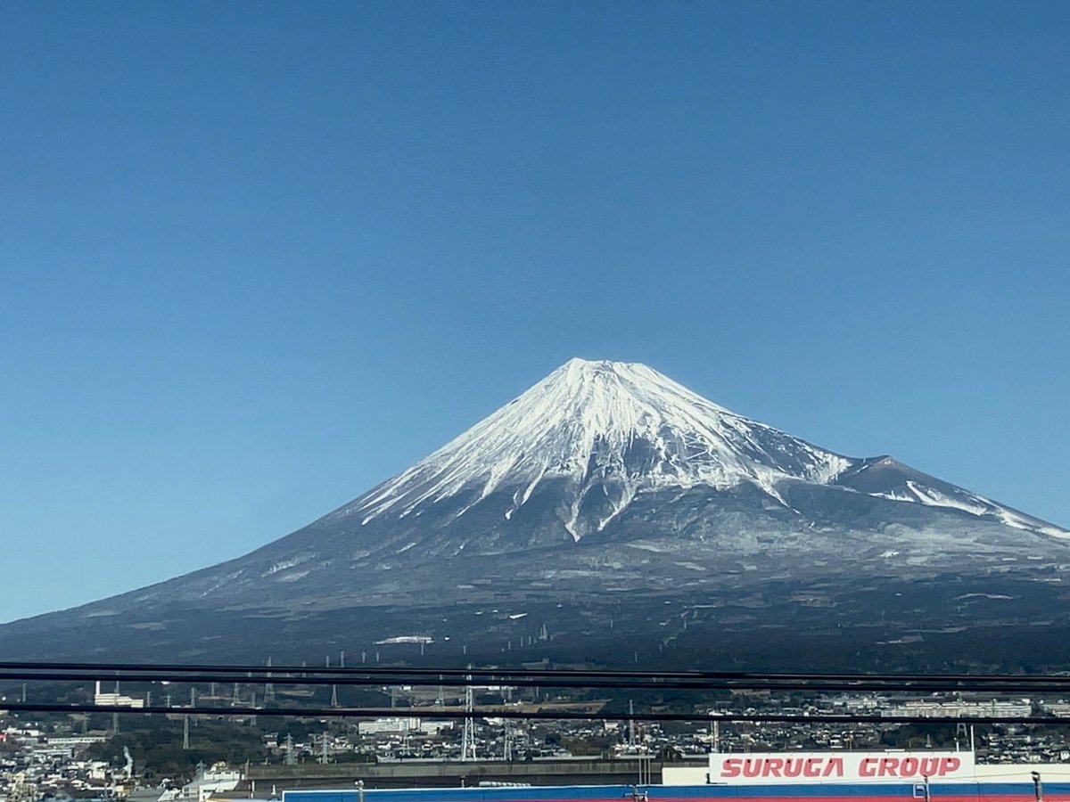 今日は富士山の日なのね。 ワンフェス移動の時、今まで新幹線から見た