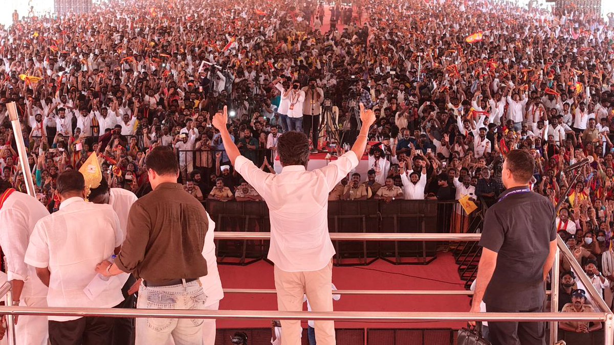 TVKPartyHQ's tweet photo. வாகைசூடும் வேலூரில் வெற்றித் தலைவர் அவர்கள்... https://t.co/T6T3M9idJg