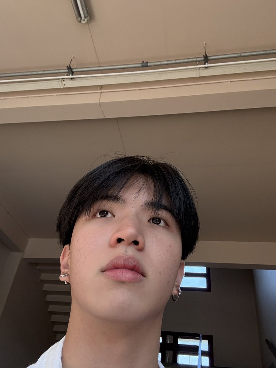 ลิเนียเอาจีบ้า ทำคีนเป็นบ้าได้แล้วนะ

ยืนเหม่อให้เลยหล่ะ เห็นน้ำตาคลอนั่นไหม