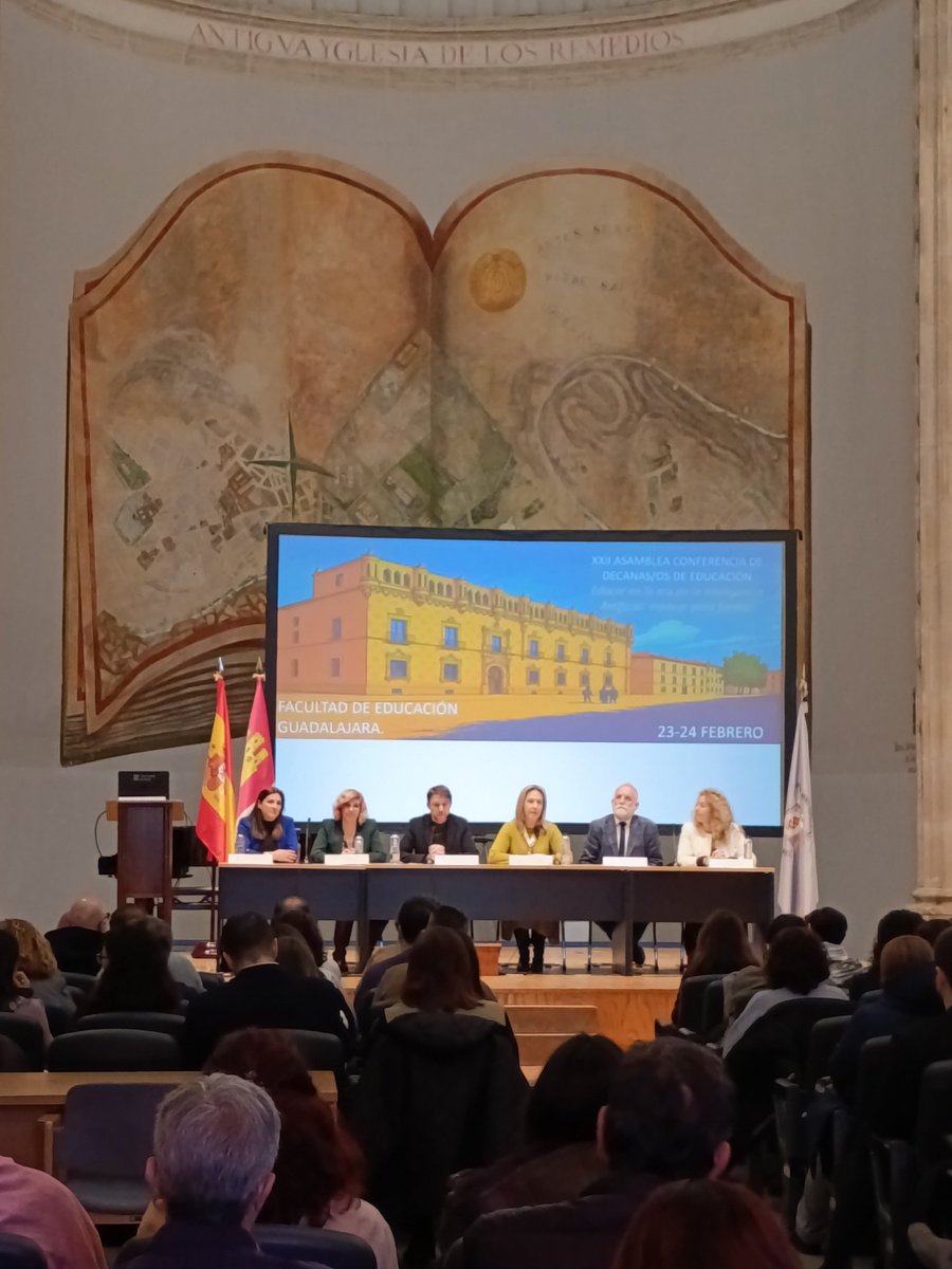 dicsytig's tweet photo. Inauguración de las #XXIICODE en @FacEducacionUAH https://t.co/RhkTLTF4fd