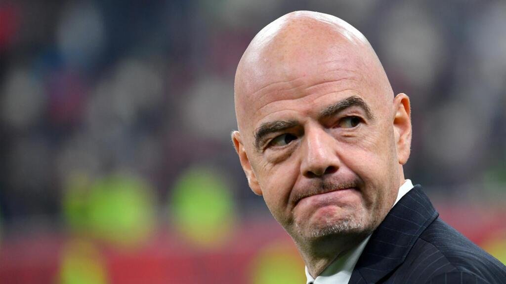 🗣️🇨🇦 Sepp Blatter vuelve a la carga contra el presidente de la FIFA, Gianni Infantino, en declaraciones para <a href="/RadioCanadaInfo/">Radio-Canada Info</a>:

"Jugamos por la paz, pero no es el deber de la FIFA dar un Premio de la Paz. El fútbol es un evento social, cultural y popular".