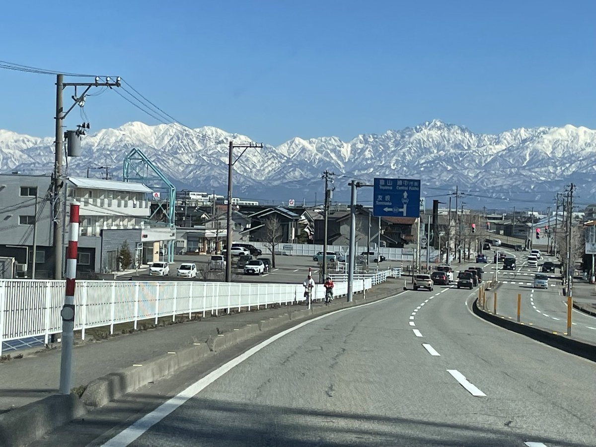 GhoulReil's tweet photo. 富山へ丸一年振りに里帰りしたら、珍しく凄く晴れてて立山がとても綺麗だった。
富山は空気が澄んでて綺麗で良かった。
ありがとう、富山。 https://t.co/ql9zxGFdVB