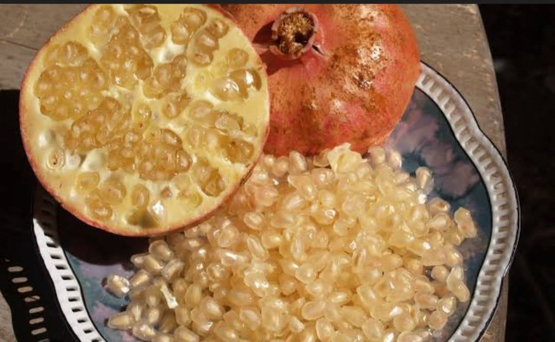 ٽوئيٽر تي جيئن آيم تہ هڪ مائي جو ٽوئيٽ لڳل هو (عاشق ۽ محبوب جي حوالي سان) 
هن ٽوئيٽ تہ هڪ ڪمينٽ لڳل هو مون چيو ڏسون ڀلا ڪمينٽ ڪهڙو ڏنو آهي ۽ ڪنھن ڏنو آهي، 
هتي وڃي ڏٺم تہ عمران خان جي پوڙهي يوٿي جو ڪمينٽ هو پر آئون بلاڪ ٿيل هئس هن وٽ،
خير سنگت دين تي فوڪس ڪريون دنيا فاني آ،