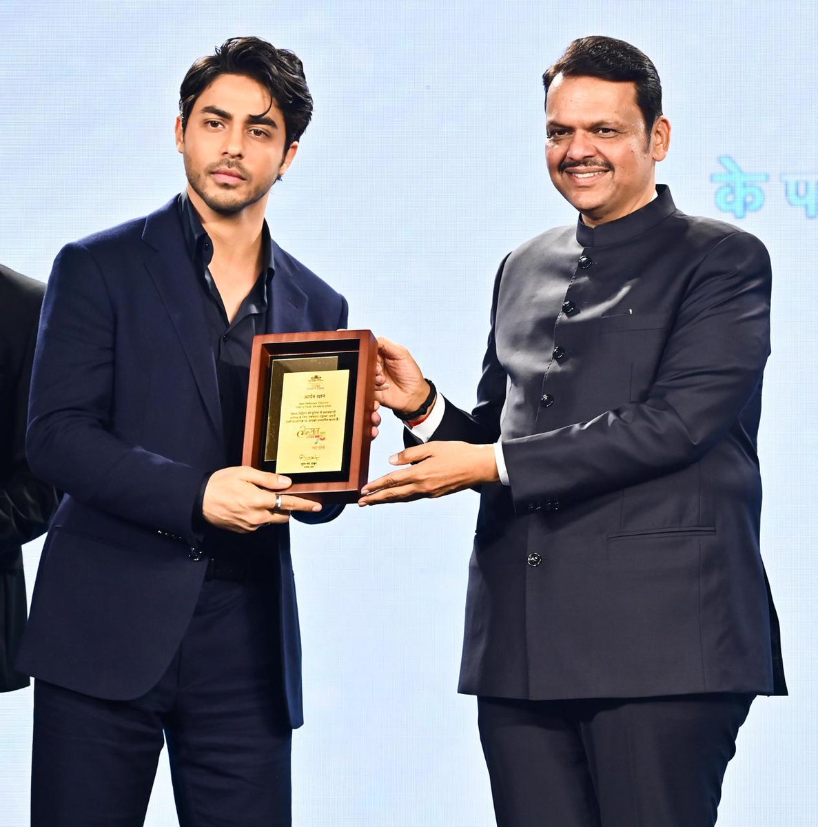 Sunny_1609's tweet image. Kya mast pic hai... Best Debut Director of the Year #AryanKhan 🎥 
@Dev_Fadnavis
@swankhede_IRS @KrantiRedkar