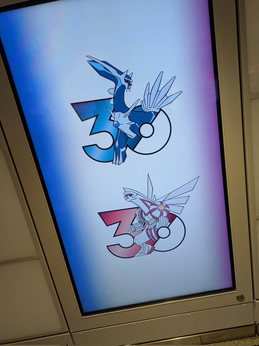 ZpFuit's tweet photo. 新宿駅がポケモン30周年仕様だった！
ちょうど立ってたところに水ポケ来た！ https://t.co/qOaAKpSnB7