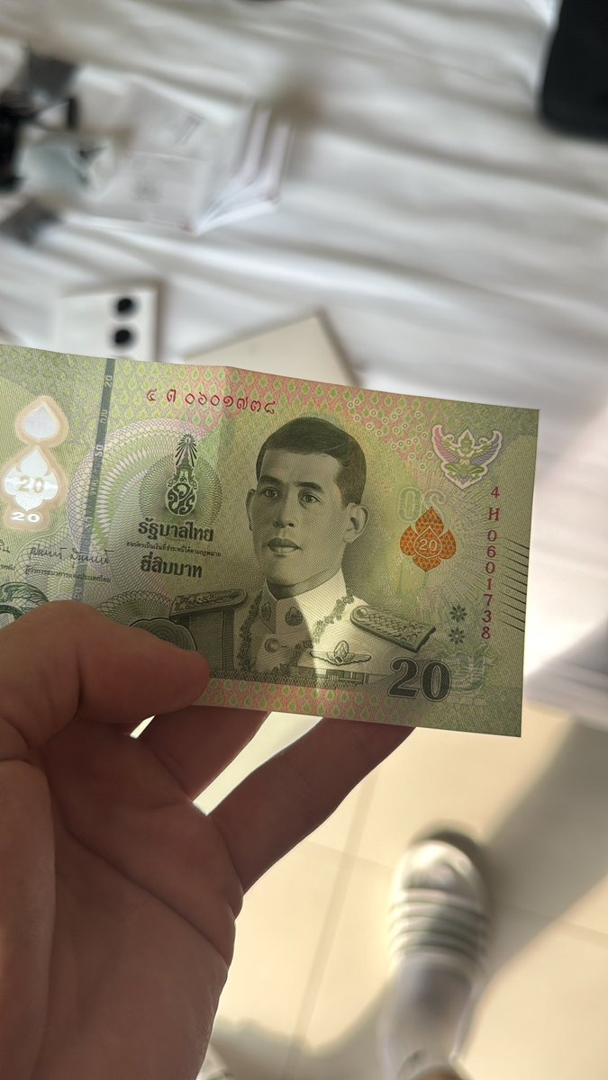 saya_crypto0's tweet photo. why is sneako on thai baht https://t.co/O905hGbSKS