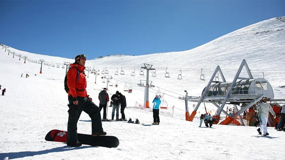 SoarAtlas's tweet photo. With less snow at mid-elevations, ski seasons are shrinking and local water resources could be affected.
All of this is a visible sign of how warming climates might reshape landscapes. What other peaks might be hiding similar stories right under our eyes? 👀
#Tochal #ClimateChange #Iran