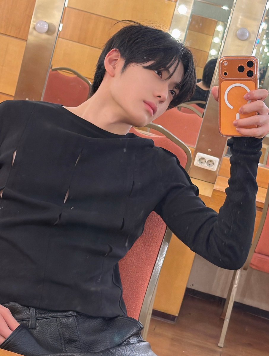 posting these two pics in the same post is crazy