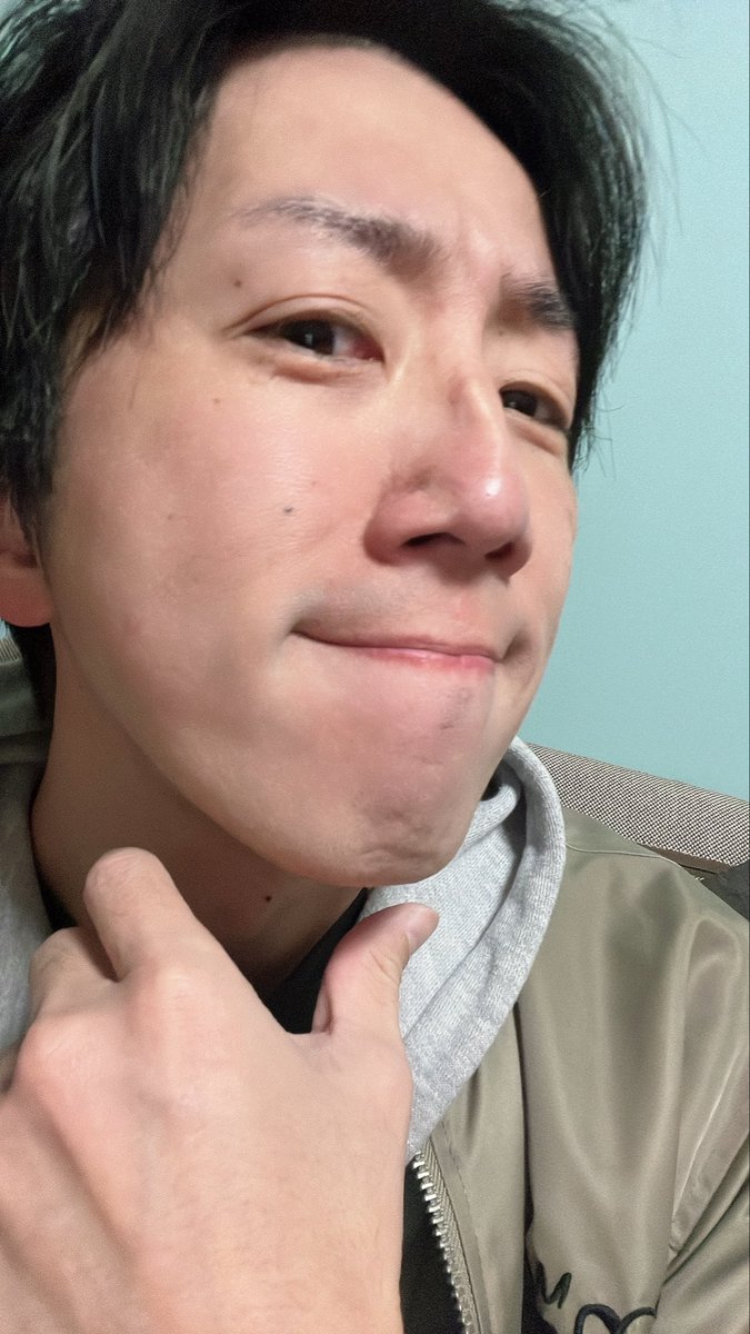 同い年の大好きなマブダチから
千穐楽に素敵すぎるお花🌸
さらに親愛なる皆々様から温かな応援😭
ありがとうございます！！

気持ちを切り替える為にスッキリ🪒
また走り出しますー