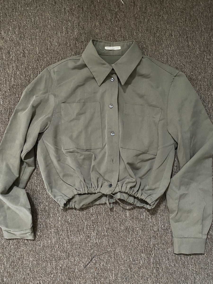 khnsaaf_'s tweet photo. @txtdarionlshop preloved 30k/item https://t.co/EURmkx3eK6