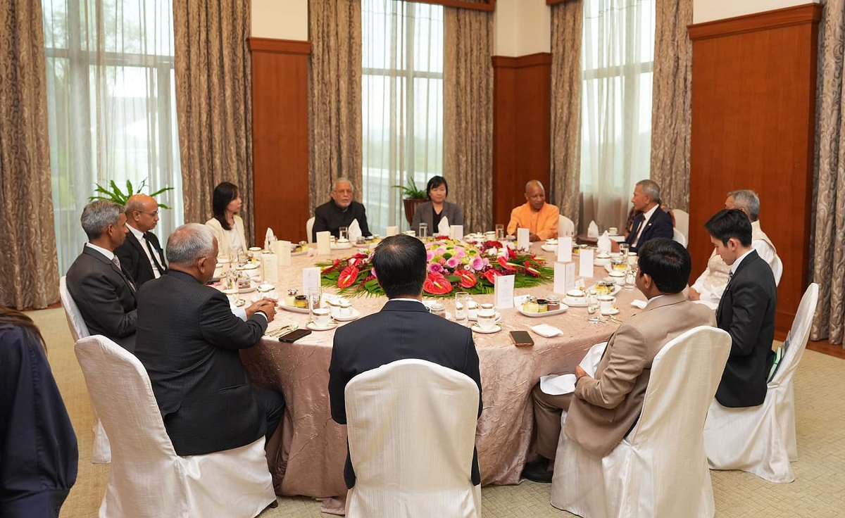 Had a meaningful discussion with Dr. Vivian Balakrishnan, Hon. Minister for Foreign Affairs of Singapore, today.

Discussed strengthening Uttar Pradesh-Singapore cooperation under the Comprehensive Strategic Partnership, with focus on investment facilitation, infrastructure