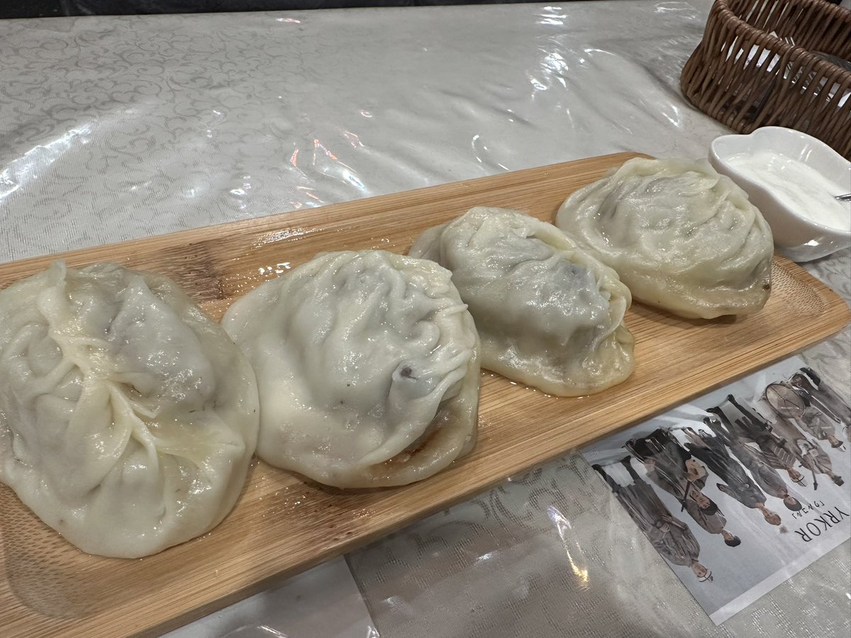 masayasan201911's tweet image. ねえ日本人、

肉汁溢れるマンティを食べたいですか