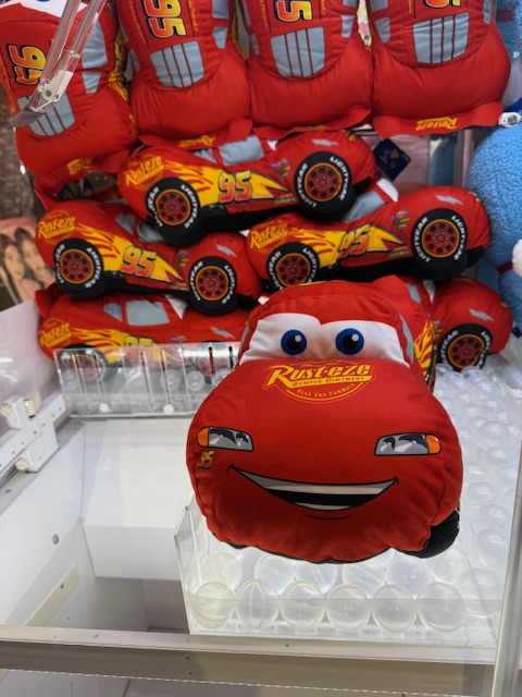 ライトニング・マックィーン V-BIGぬいぐるみ 新登場！ 人気景品です