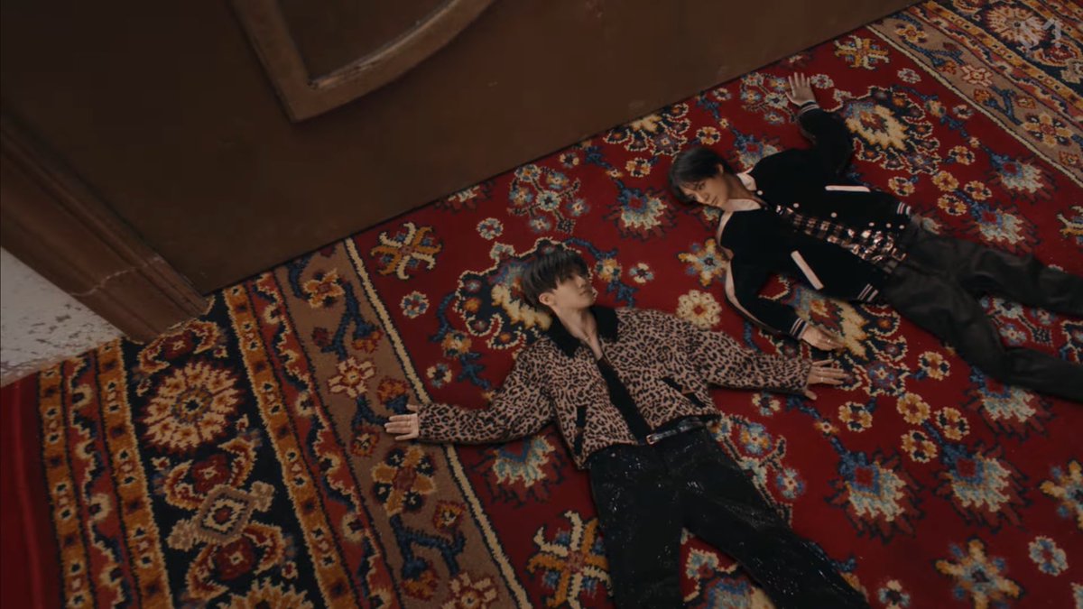 ขอชมความเป็น cinematic ใน MV นี้มาก ๆ ภาพสวยจริงเหมือนดูหนังเลย แล้วภาพรวมคือ surreal editorial สุด ๆ คนชอบงานศิลป์น่าจะถูกใจเลยอะ ทำเท่ทำถึงโดดเด่นสุด ๆ โดนใจมาก ꃼ.̫ ꃼ♡♡