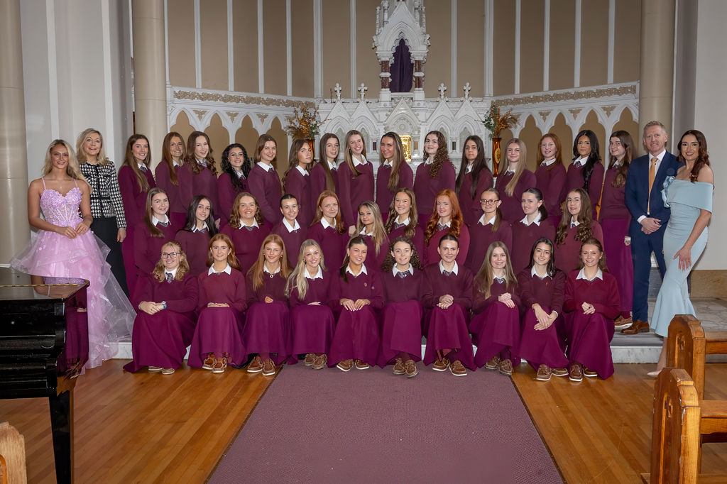 Laurel Hill Coláiste tweet media