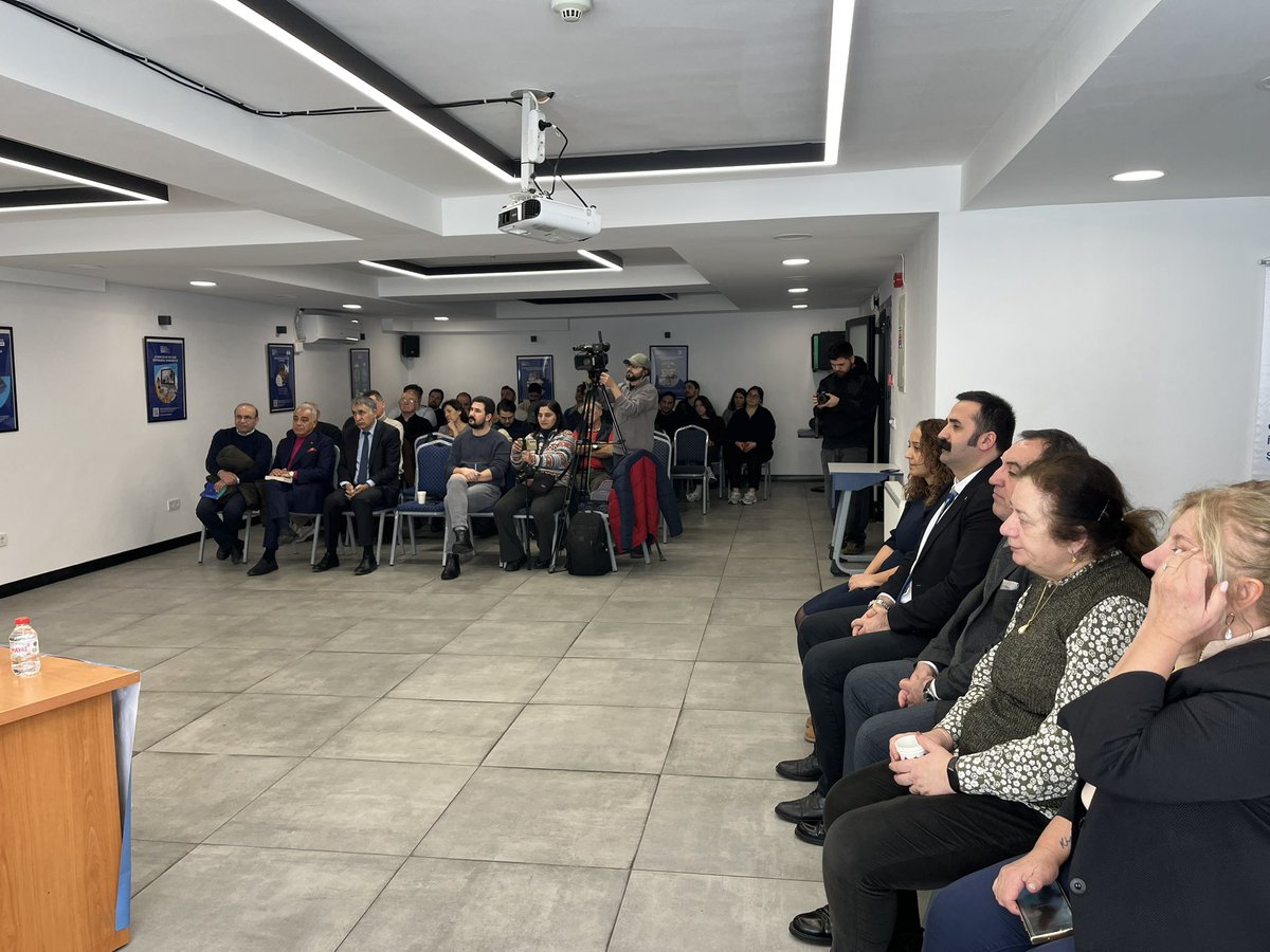 tmmobist's tweet photo. Mesleki ve teknik bilgilerini halkın yararına kullandıkları için arkadaşlarımız 1400 gündür tutuklu.

Gezi’yi savunmaya, Gezi Davası’nda tutsak edilen arkadaşlarımızla dayanışmayı büyütmeye ve ülkemizin geleceğine sahip çıkmaya devam edeceğiz.

#GeziyeÖzgürlük https://t.co/0DNZXXMn0P