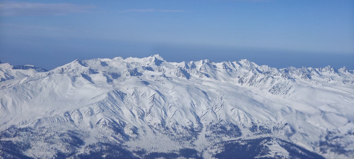 hem_vyas's tweet photo. A random bird's-eye view of the majestic Himalaya mountain range, Srinagar-Delhi @IndiGo6E flight. https://t.co/zmrLsiREqZ