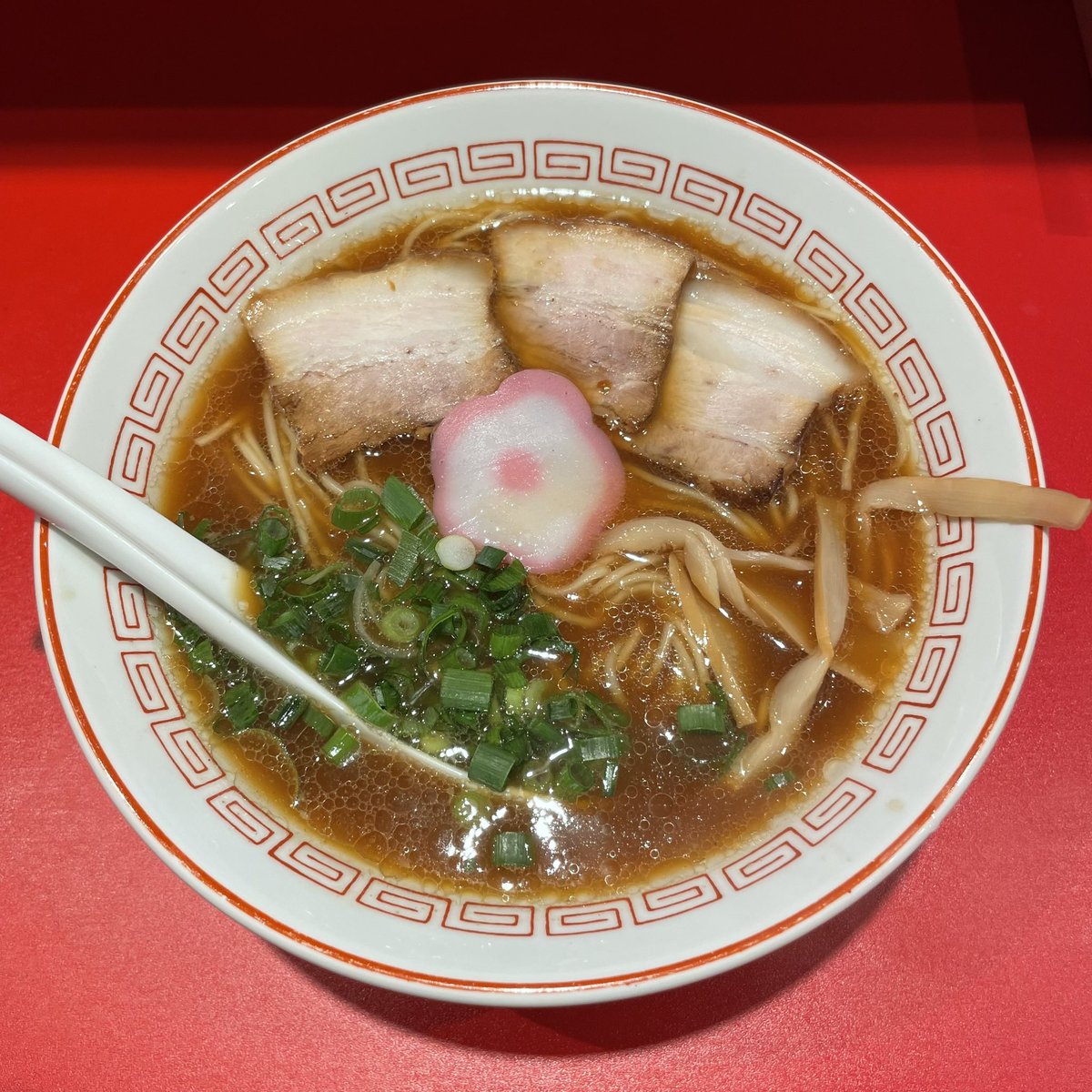 2026-37🤗
【まるあ中華そば】戸田
中華そば

埼玉で食べられる和歌山ラーメンその2🙌
濃厚な井出系より割とクリアで仄かに熟成した豚骨スープ💯💯😆化調を程良く効かせつつコクがあり若干甘い醤油を加えた豚骨醤油💯💯🤩
和歌山ラーメン車庫前系の一杯で今日もFantastic day!☺️💞💫