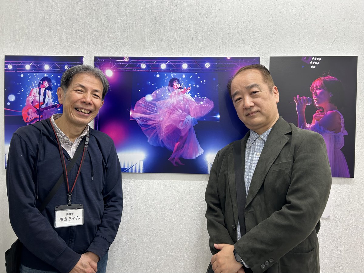 秋山海春31歳記念 #HappinessRoad展、オープン早々友人のヒロさんが