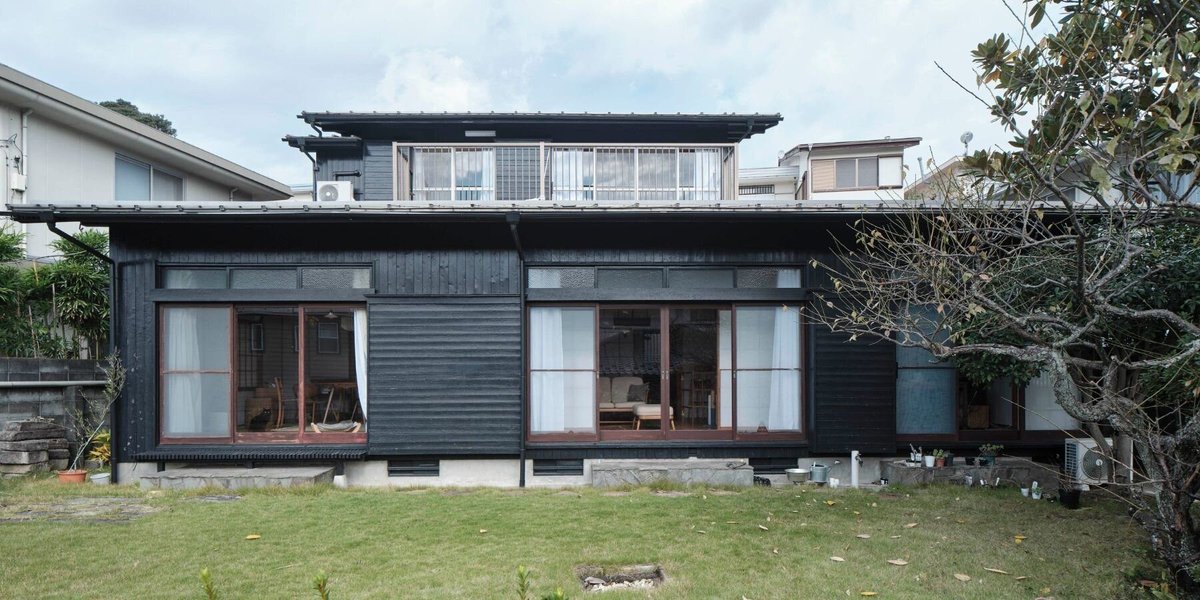 designboom's tweet image. ROOVICE revives mid-century #japan home through layered wooden #interiors designboom.com/architecture/r…