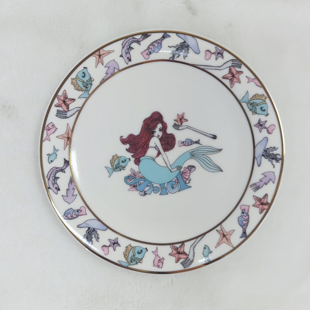 宇野亞喜良さんが描いたディズニーのアリエルとベルのお皿が入荷しま
