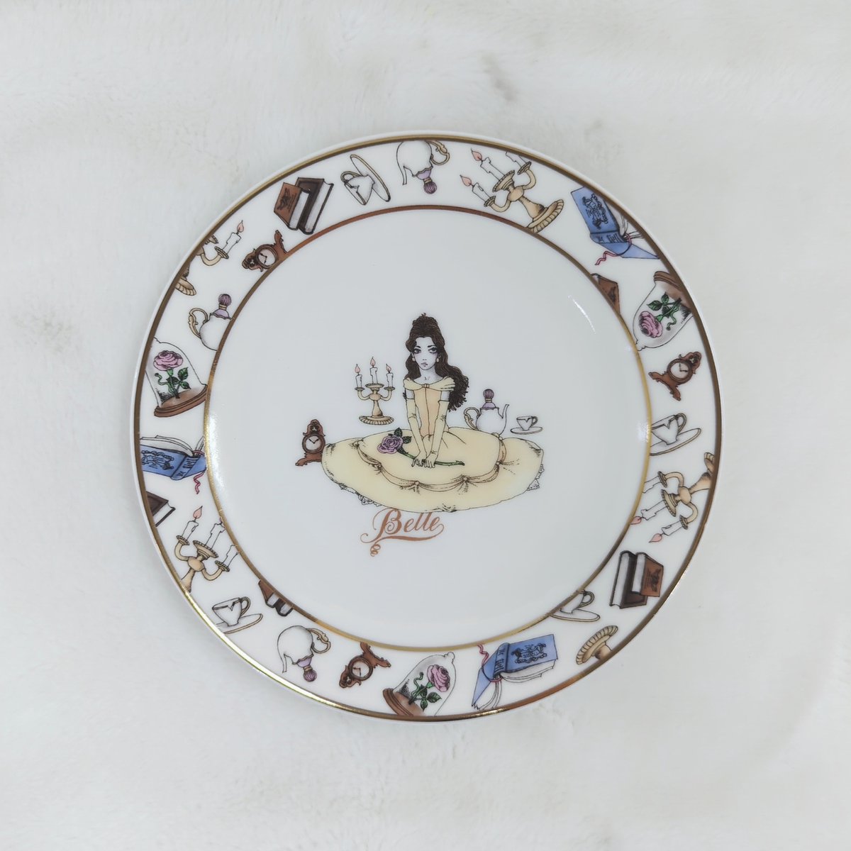 宇野亞喜良さんが描いたディズニーのアリエルとベルのお皿が入荷しま