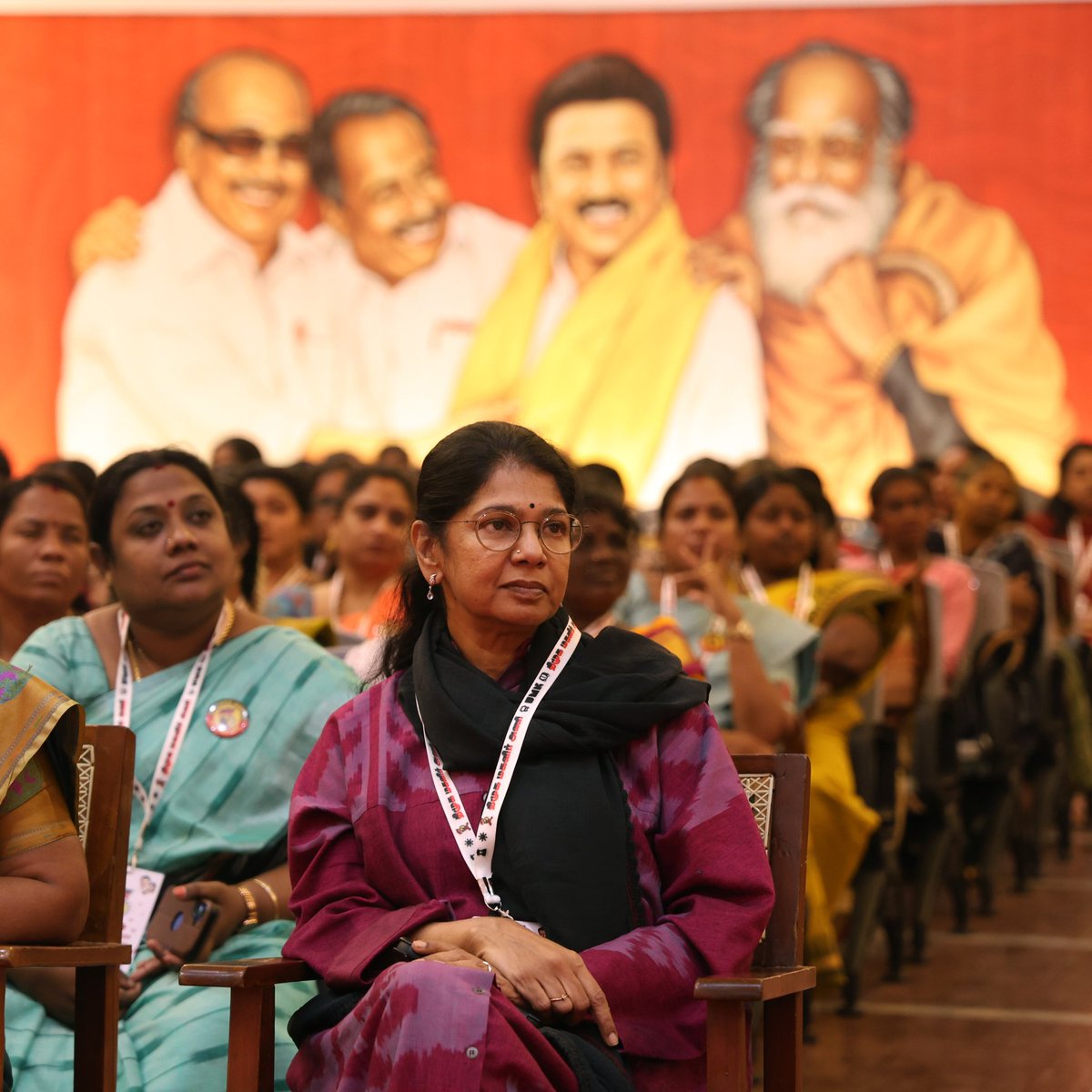 KanimozhiDMK's tweet photo. இன்று சென்னை அண்ணா அறிவாலயம் - கலைஞர் அரங்கத்தில், தி.மு.க மகளிர் அணி மற்றும் மகளிர் தொண்டர் அணி சார்பில் நடைபெற்ற சமூக வலைத்தளப் பயிற்சிப் பாசறை நிகழ்வில் பங்கேற்று, வரும் சட்டமன்றத் தேர்தலில் கழகத்தின் வெற்றிக்கு ஆற்ற வேண்டிய பணிகள் குறித்து உரையாற்றினேன்.

களத்தில் மட்டுமின்றி, நவீன தொழில்நுட்பங்களின் உதவியுடனும் சமூக வலைத்தளங்களிலும் கழகத்திற்காகச் செயலாற்றி வரும் கழக மகளிர் அணியினருக்கு ஊக்கமளிக்கும் வகையில், இந்தப் பயிற்சிப் பாசறை அமைந்தது.

#வெல்லும்_தமிழ்ப்_பெண்கள்