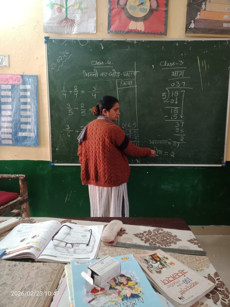 Pragatigupta281's tweet photo. #JusticeForTeachers 
@DrDCSHARMAUPPSS 
@TFI_2025
@Sudhanshu9uppss 
@VandanaUPPSS 
23 फरवरी 2026 को टीचर्स फेडरेशन ऑफ इंडिया के आह्वान पर, 2011 से पहले नियुक्त शिक्षकों पर TET बाध्यता के विरोध में लखनऊ के शिक्षकों ने काली पट्टी बांधकर कार्य किया। https://t.co/vdxio7aFkN
