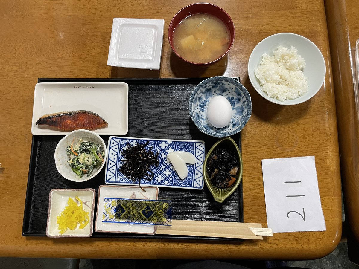 先日泊まった茨城県小美玉市のビジネスホテル六号さん。和室朝食付き4,020円をじゃらんのクーポンなどで1,100円引きの2,920円。泊まった安宿では1番のヒットかな。気に入ったのが大浴場。地下水を汲み上げて沸かしてるようで温泉のようでした。お得意さんは工事業者のようです。