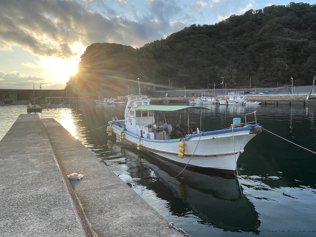 kavakava48's tweet photo. 運命を変えたければ
目に映る景色を変える

日盤吉方位巡り

九星気学の日盤を頼りに自宅
から750m以上離れた場所を訪れる小さな旅

2/14土　東
南国市前浜　前浜掩体(えんたい)群✈️

2/15日　南
春野町　春野漁港🐟

2/16月　北東
薊野東町　赤坂観音卍

2/17火　西
朝倉丙　高知大学　南溟寮🫡 https://t.co/4woXSLyxnm