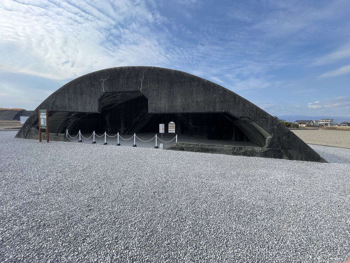kavakava48's tweet photo. 運命を変えたければ
目に映る景色を変える

日盤吉方位巡り

九星気学の日盤を頼りに自宅
から750m以上離れた場所を訪れる小さな旅

2/14土　東
南国市前浜　前浜掩体(えんたい)群✈️

2/15日　南
春野町　春野漁港🐟

2/16月　北東
薊野東町　赤坂観音卍

2/17火　西
朝倉丙　高知大学　南溟寮🫡 https://t.co/4woXSLyxnm