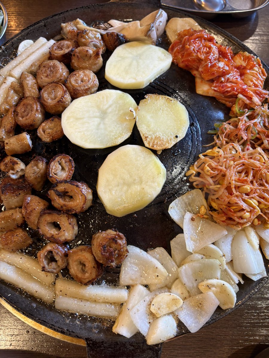 新大久保の中央市場で
マクチャンたべてきたっ♡♡

カリッジュワでめちゃくちゃ美味しくて
ホルモン好きにはたまらなかった✨

24時間営業だから本格韓国料理が
いつでも食べれるのありがたい♡

#韓国料理 #24時間 #PR