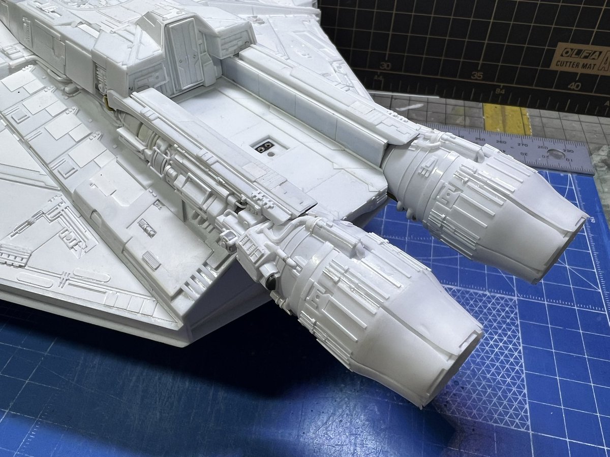 GillesV27t's tweet image. メインエンジン出来たので更新　結構な作業量でした。SWメカらしいゴチャメカ具合でカッコいい！から頑張れた。ROKUGENさんのファントムIIを載せてひと段落。次はサブエンジンです。
#144theghost #ghostphantomII #scratchbuild #StarWars