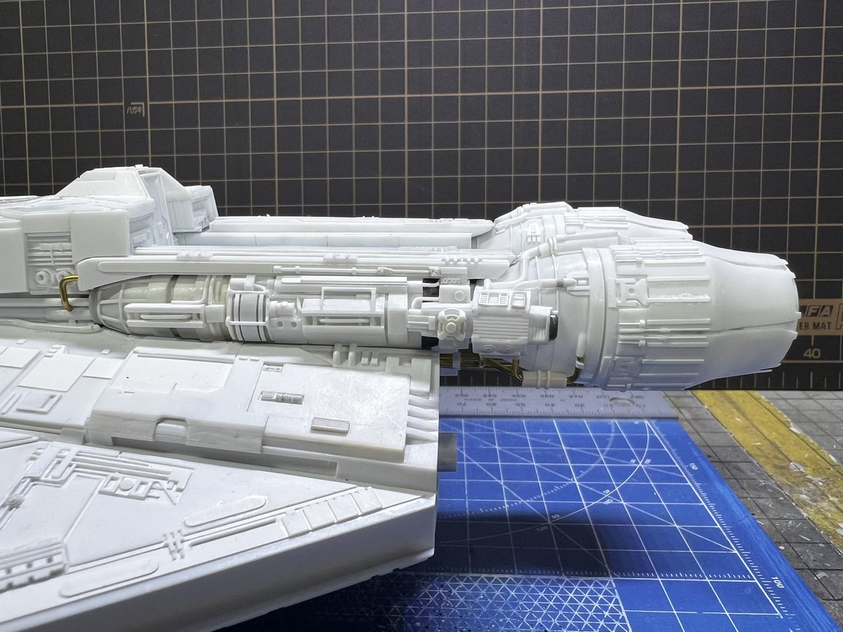 GillesV27t's tweet image. メインエンジン出来たので更新　結構な作業量でした。SWメカらしいゴチャメカ具合でカッコいい！から頑張れた。ROKUGENさんのファントムIIを載せてひと段落。次はサブエンジンです。
#144theghost #ghostphantomII #scratchbuild #StarWars