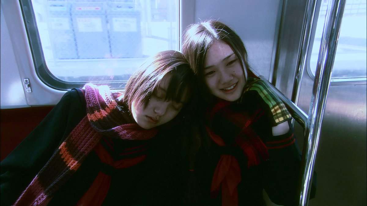 花とアリス』 おてんばな2人の少女・花とアリスの物語。通学途中で