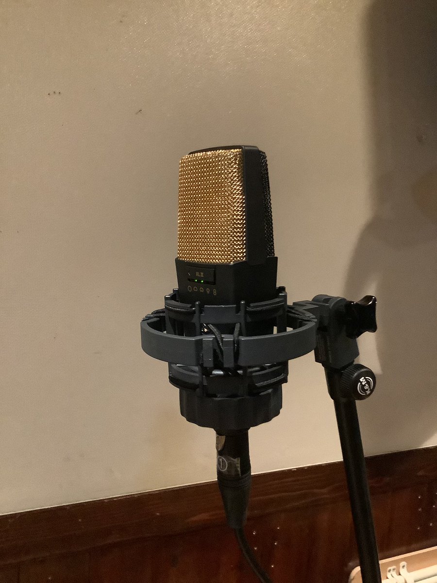 ヨコシマ・ベイスターズ新CDのために13曲録音終わりました。
普段はヨコシマは着ないけど、録音に気合い入れてヨコシマ着てたら、ウエッコはチェックで来てました。