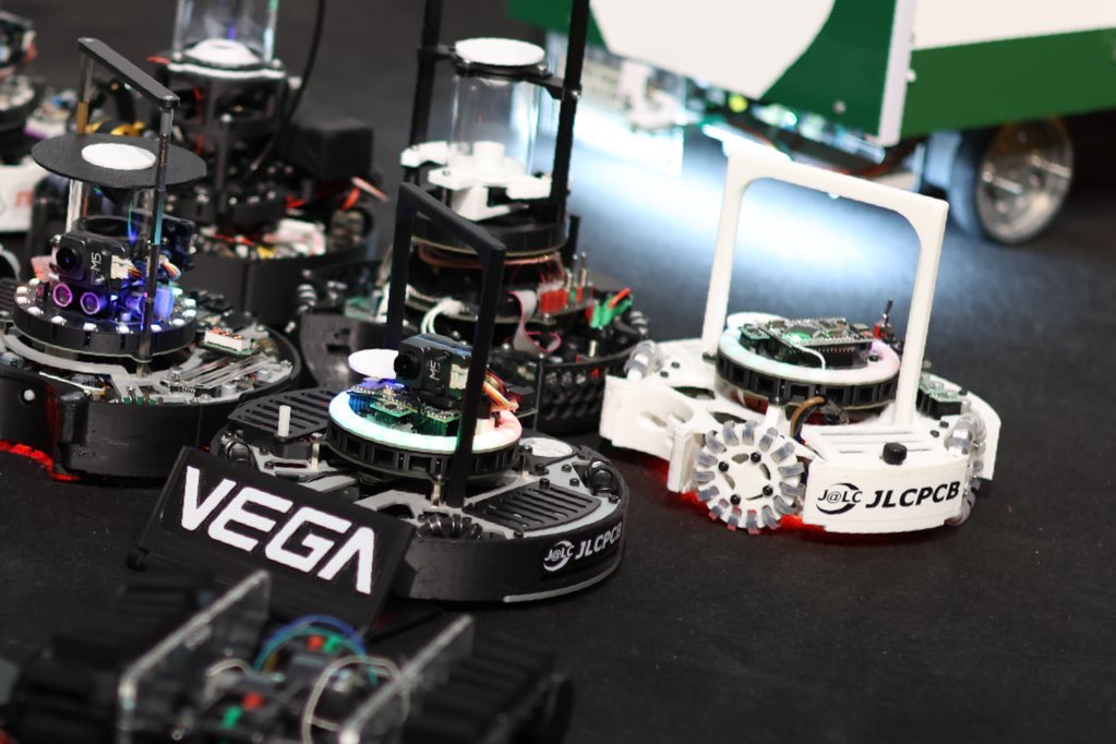 VEGA_rcjj's tweet photo. 学生ロボットEXPOお疲れ様でした！
交流を通して多くの学びがあり、とても楽しい二日間でした！

#学ロボEXPO https://t.co/sjaOcYjTP9