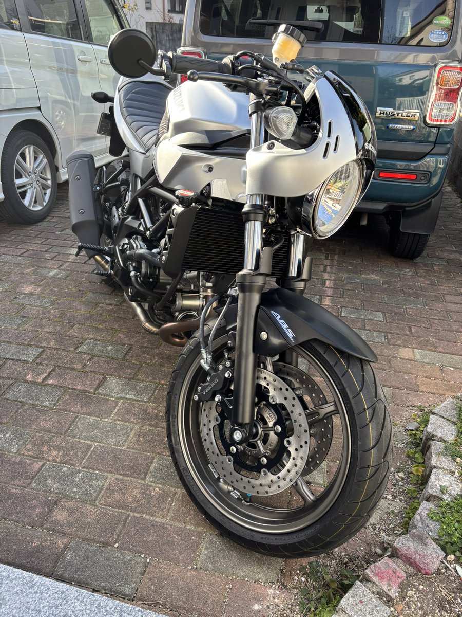 chabudebu's tweet photo. SV650X早速のバーエンドミラーカスタム!純正も嫌いじゃないけど、やっぱこのフォルムに一目惚れして買ったようなもの😁
タンクパット、ニーグリップパットも気に入ってる!
#SV650X
#SUZUKI
#鈴菌
#ONEDESIGN https://t.co/Tk7KOYdV1J