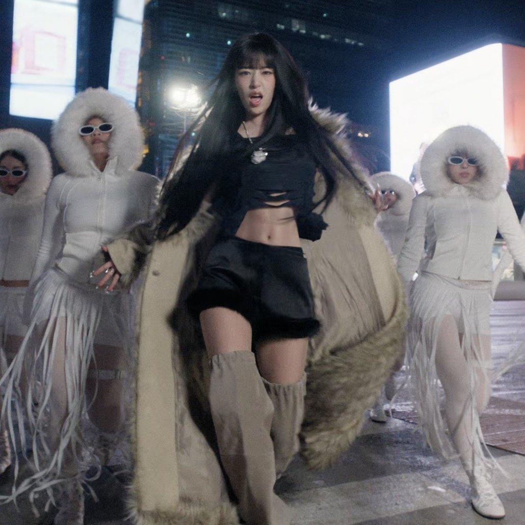 Yujin again making me wanna go to the gym 💀