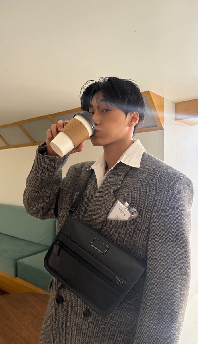 Minum dulu biar ga lemes sampe magrib