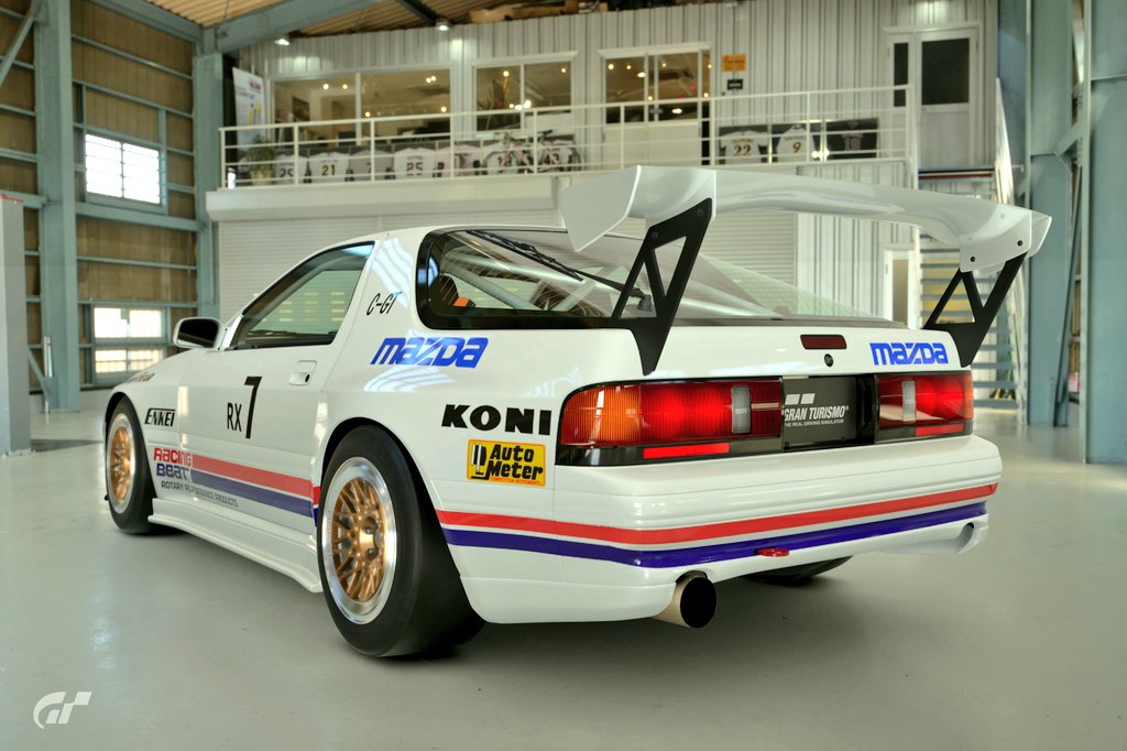 sTXO5s9eNjFOLP5's tweet photo. 過去製作したマシン紹介
今回はRacing BeatカラーのRX-7 です
(  ̄▽ ̄)
#GT7
#MAZDA
#RX7
#FC3S
#RacingBeat https://t.co/TKoPL1DKPd