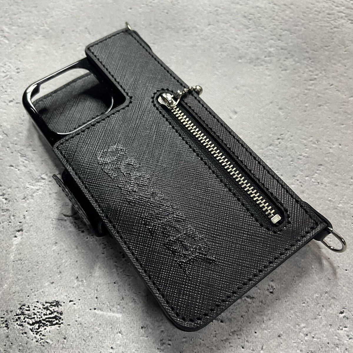 HISASHIさん（GLAY）コラボレーションアイテムの手帳型iPhoneレザー