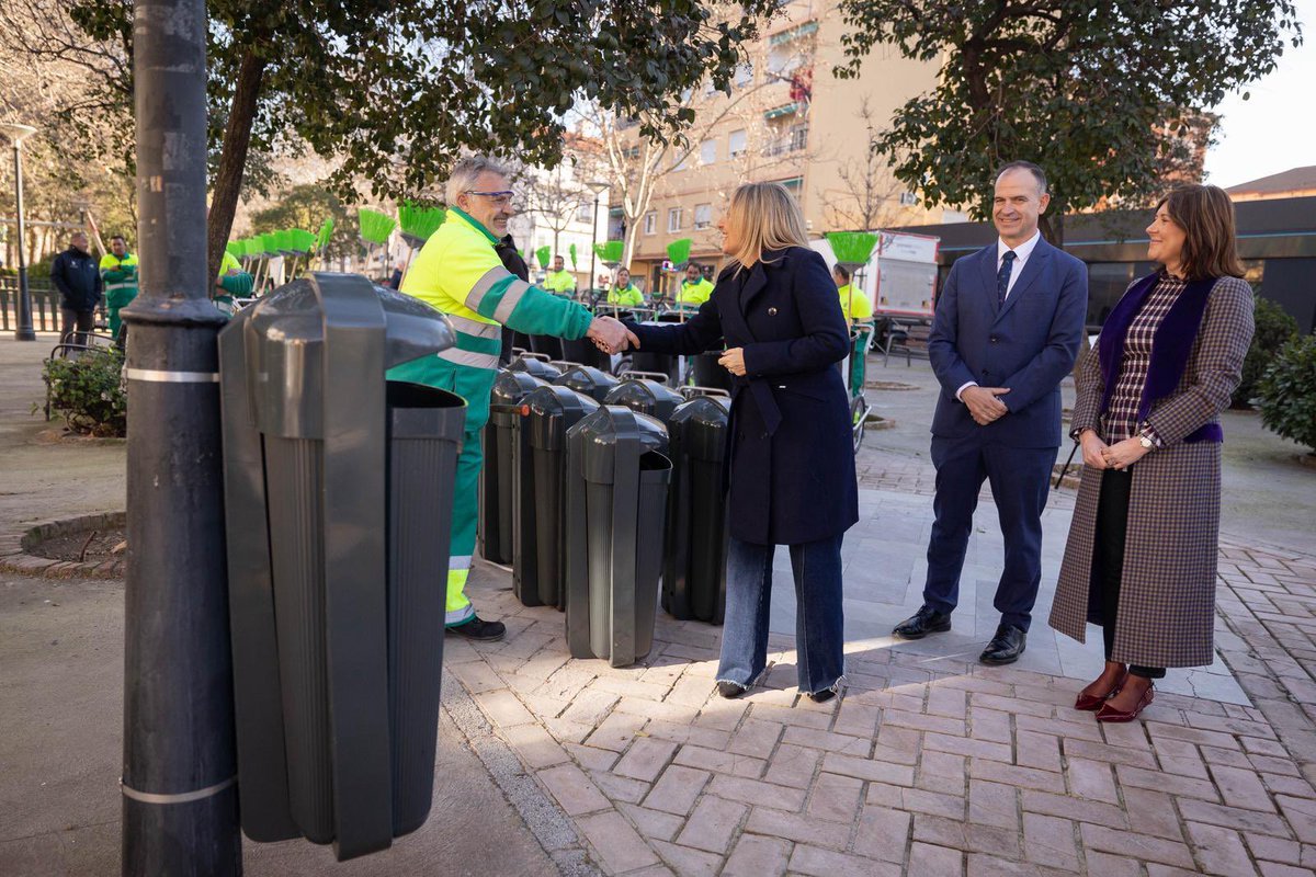 🧹El servicio de limpieza de #Granada , asume digitalización para ser más eficiente e inteligente.
Desde <a href="/cuidamosgranada/">Cuidamos Granada</a> incorporamos tecnología GPS al servicio, con nuevos carros eléctricos que envían datos en tiempo real para planificar y actuar con mayor precisión en cada