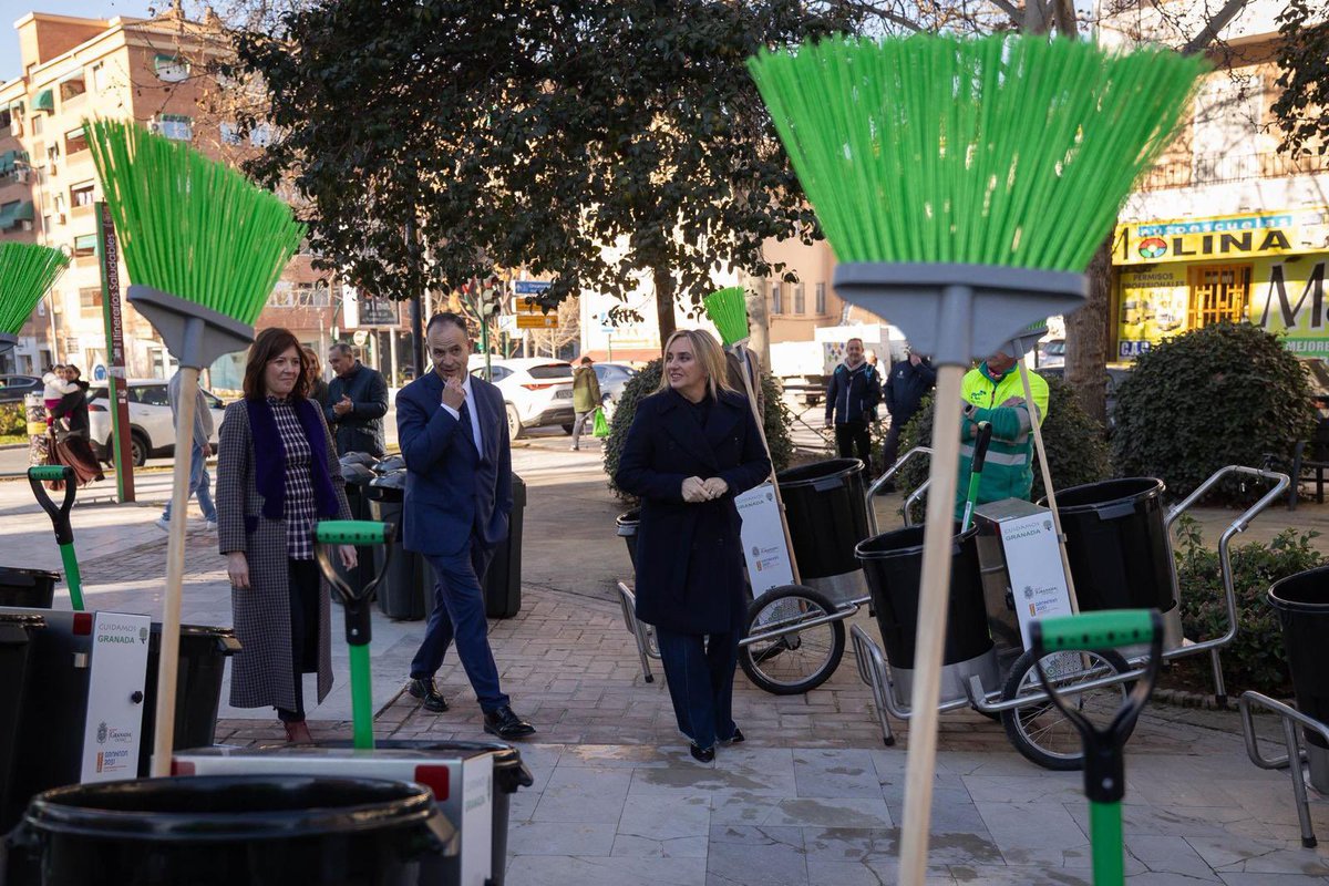 marifrangr's tweet photo. 🧹El servicio de limpieza de #Granada , asume digitalización para ser más eficiente e inteligente.
Desde @cuidamosgranada incorporamos tecnología GPS al servicio, con nuevos carros eléctricos que envían datos en tiempo real para planificar y actuar con mayor precisión en cada barrio.
Más tecnología, cero emisiones y mejor cuidado de la ciudad.🌱