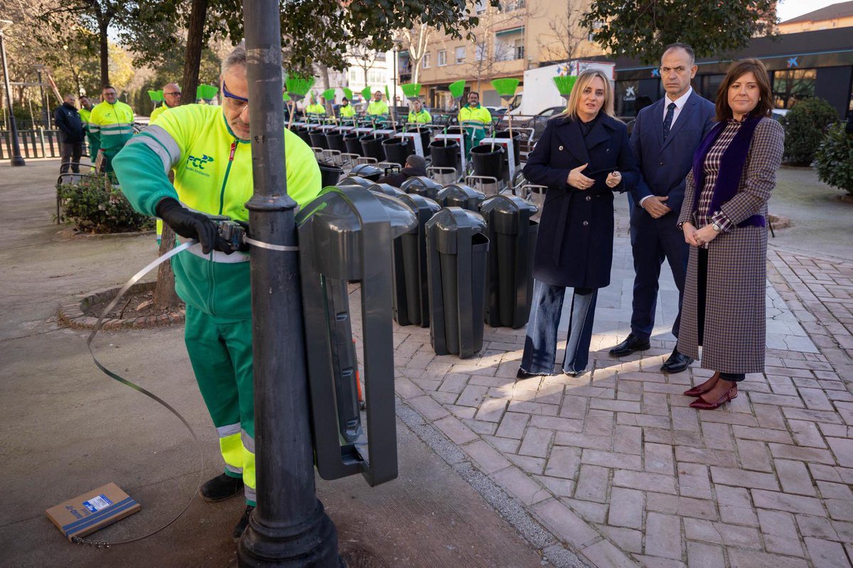 marifrangr's tweet photo. 🧹El servicio de limpieza de #Granada , asume digitalización para ser más eficiente e inteligente.
Desde @cuidamosgranada incorporamos tecnología GPS al servicio, con nuevos carros eléctricos que envían datos en tiempo real para planificar y actuar con mayor precisión en cada barrio.
Más tecnología, cero emisiones y mejor cuidado de la ciudad.🌱