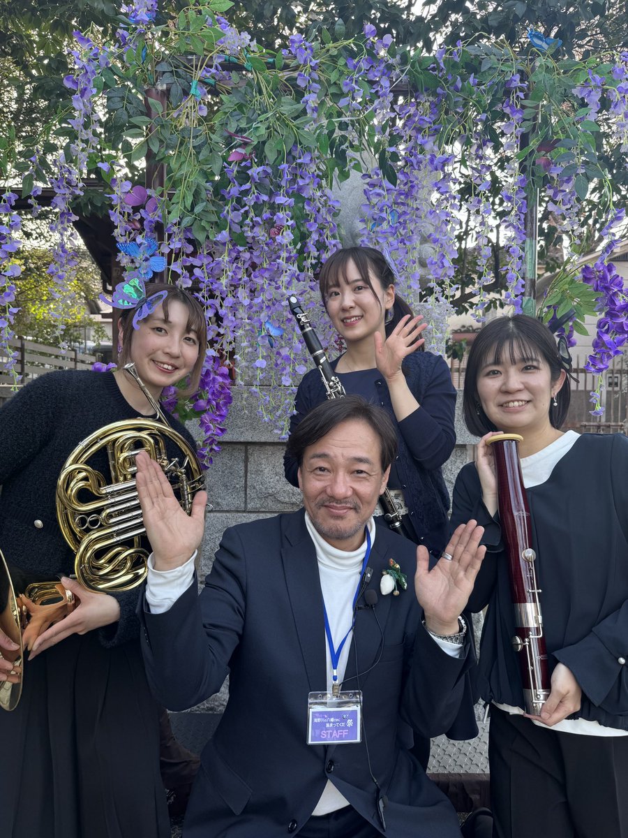 irohanimokugo's tweet photo. 本日は、“滝野川の八幡さまに集まってくだ祭(さい)”に初参加させていただきました🦋
賛助の南齋侑花さん、本当にありがとうございました✨
美味しいお店の出店や、胡蝶しのぶにまつわる御朱印や刀鍛冶の方が現地で彫る銘切りに大変感銘を受けました🦋
これからもご縁を大切に音楽を届けてまいります♪ https://t.co/cYM0cQqPGc