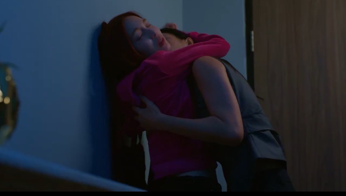 Shasha was sad and gorya let her cry on her shoulder 🥺 such a good friend